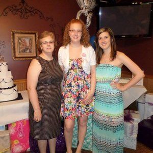 Meet your Posher, Mona